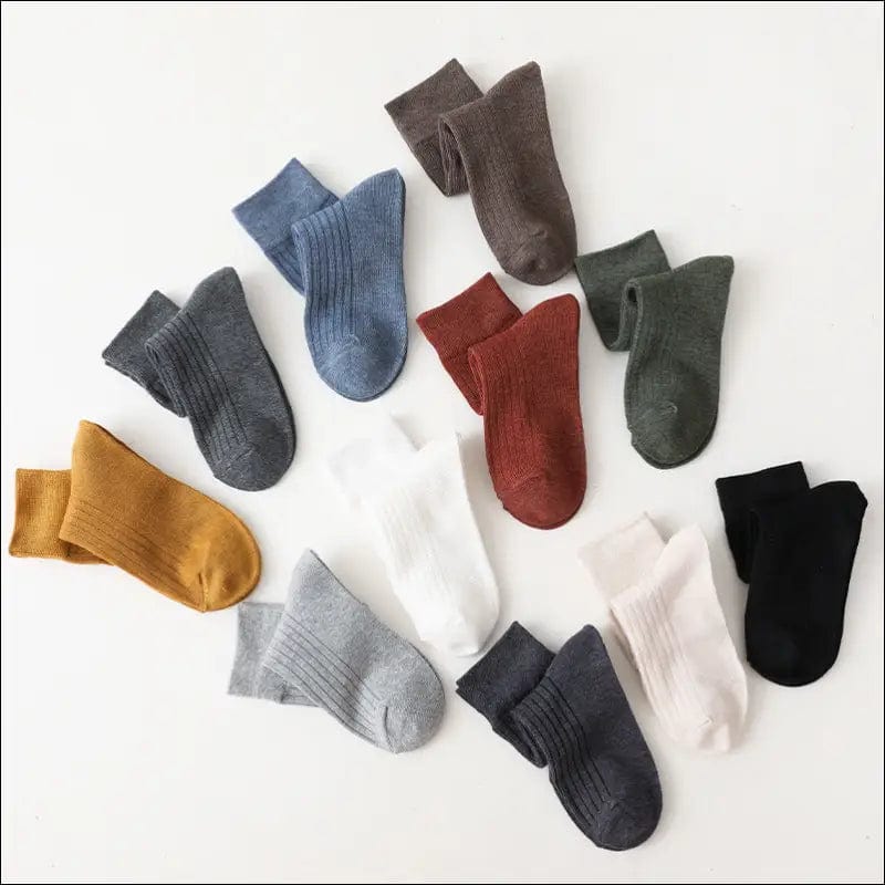 Meet Story autumn new women’s socks wild solid color middle