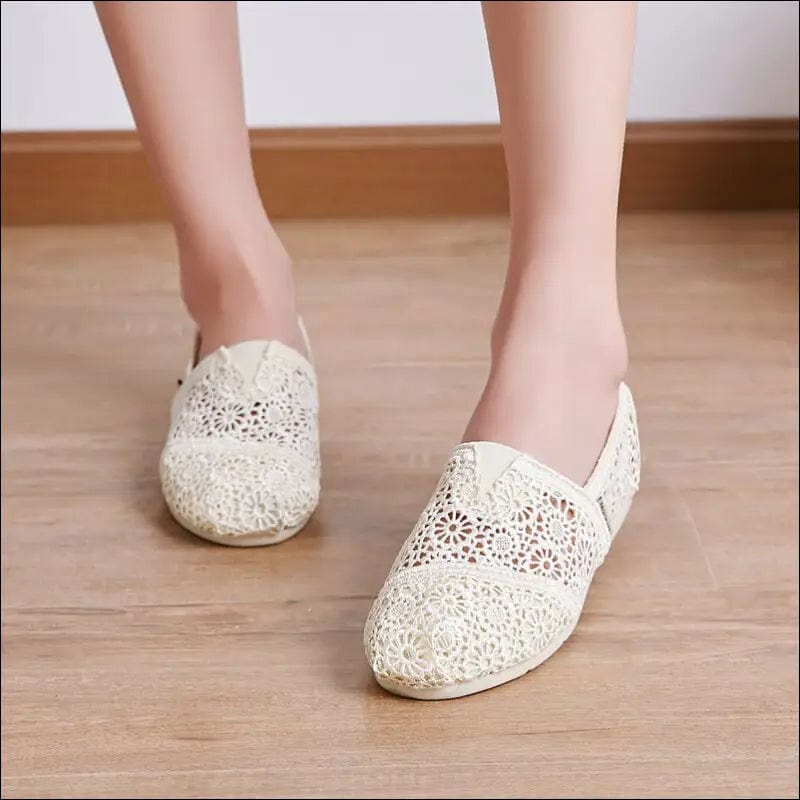 Summer Women’s Hollow Cloth Shoes Breathable Casual Fashion